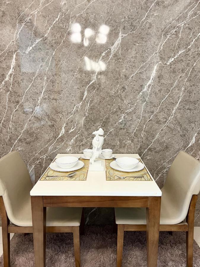 La Palazzo - Across Uptown Mall & Grand Hyatt Bgc Taguig Ngoại thất bức ảnh